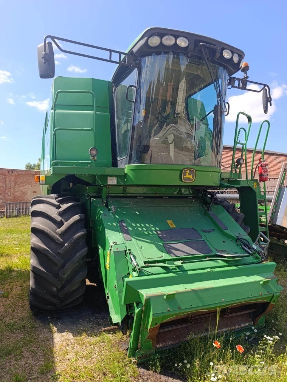 John Deere W650 联合收割机