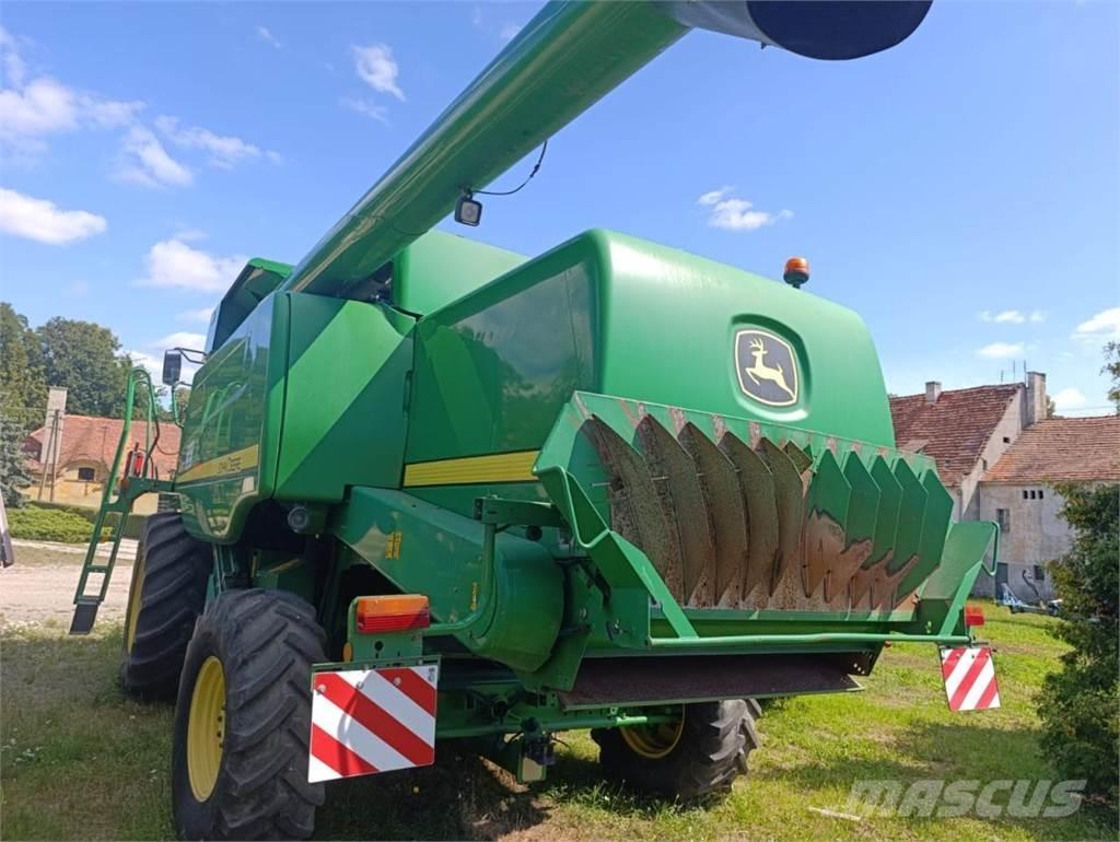 John Deere W650 联合收割机