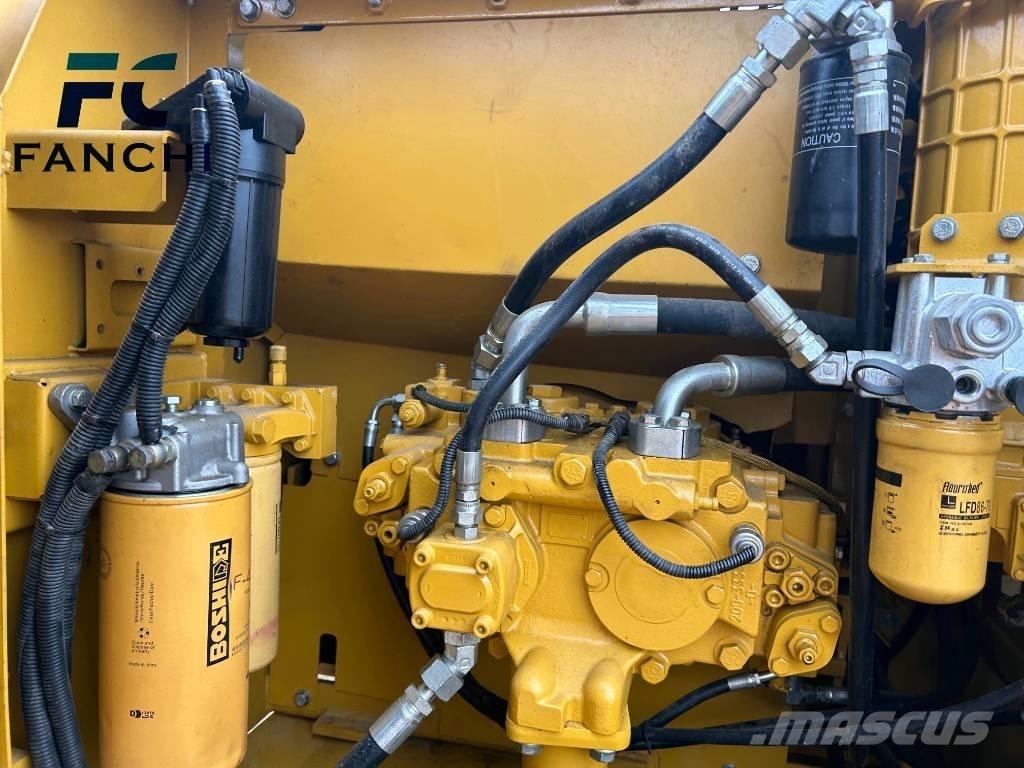 CAT 320d2 履带挖掘机