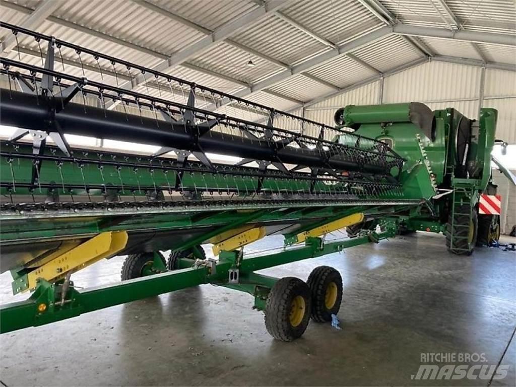 John Deere S 680 联合收割机