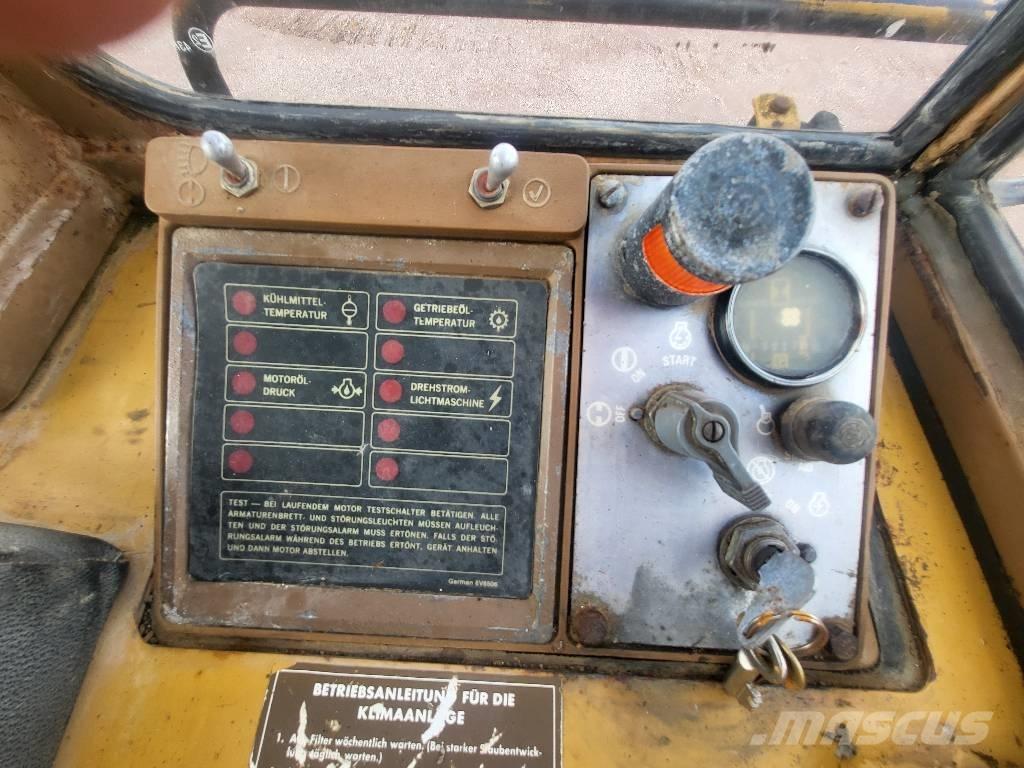 CAT 943 履带式装载机