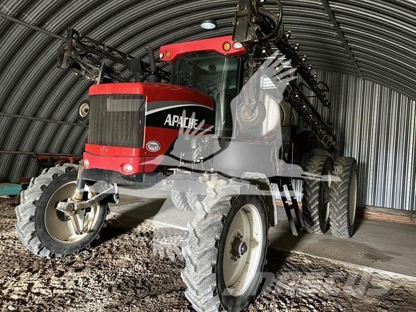 Apache AS1010 自走式喷雾机