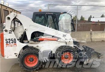 Bobcat S250 滑移装载机