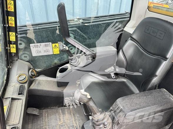 JCB 3TS-8T 滑移装载机