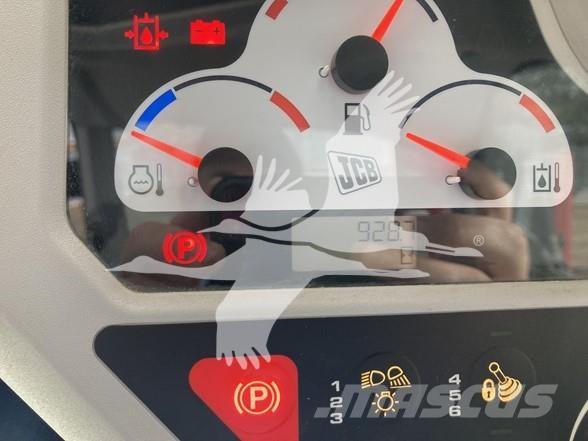 JCB 3TS-8T 滑移装载机