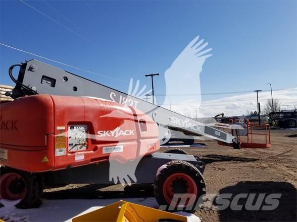 SkyJack SJ82T 直臂高空工作平台