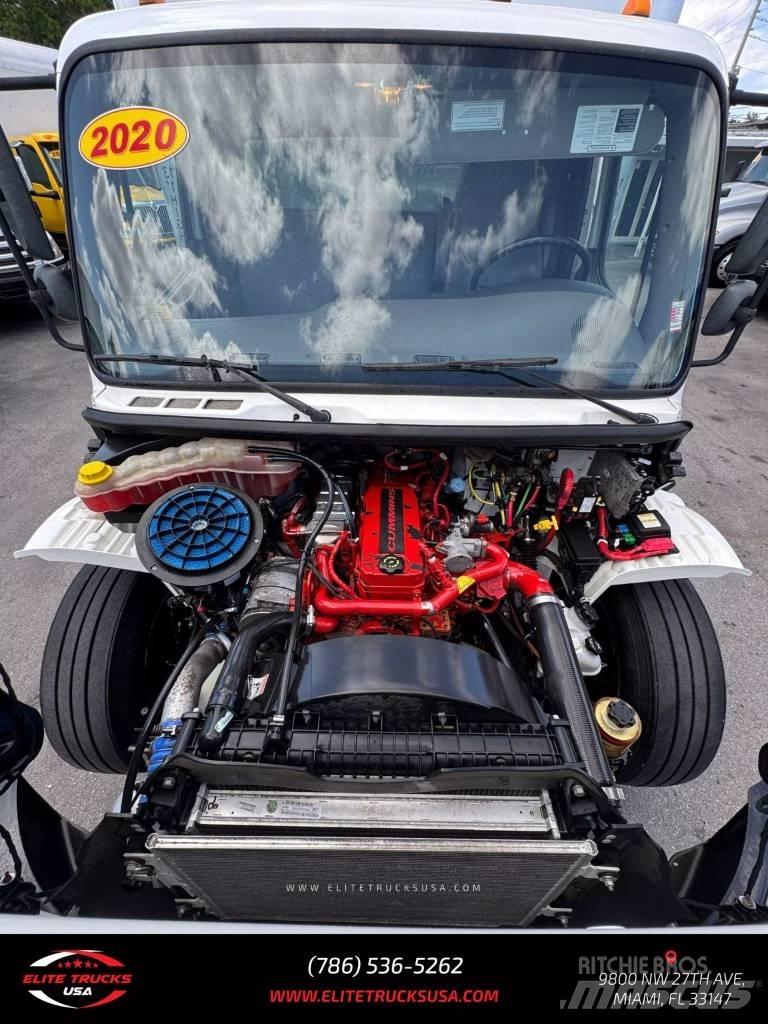 Freightliner M106 厢式货车