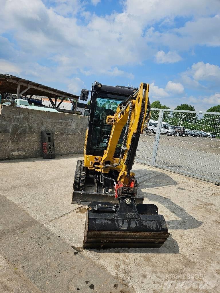 CAT 301.8 小型挖掘机
