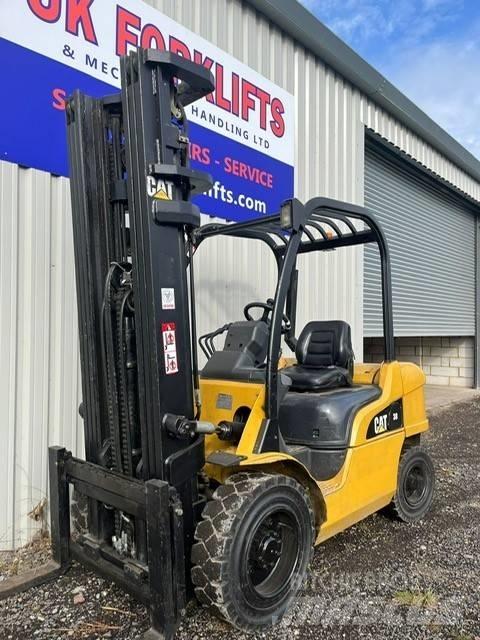 CAT DP 30 N 柴油叉车