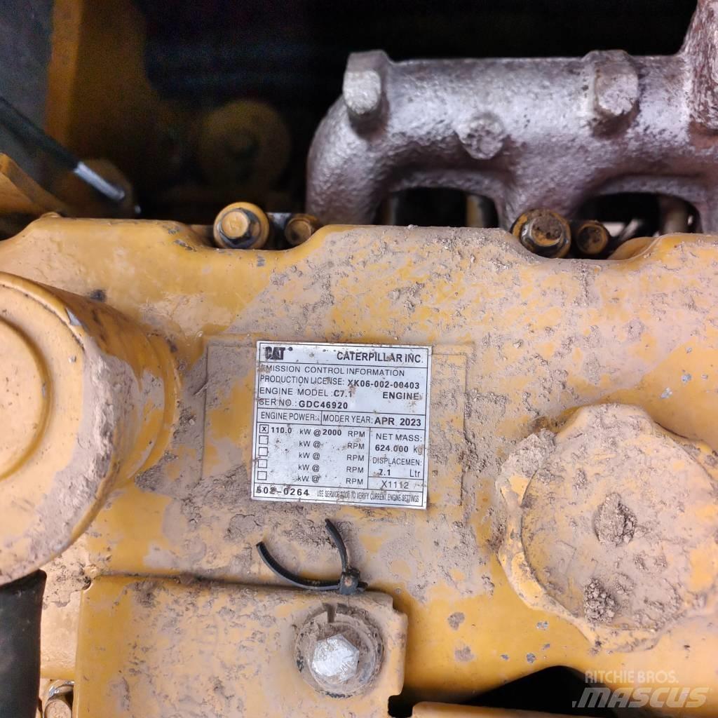 CAT 320D 履带挖掘机