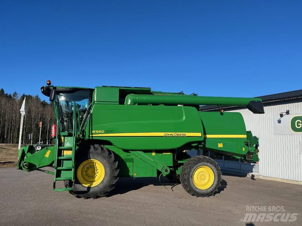 John Deere W540 联合收割机