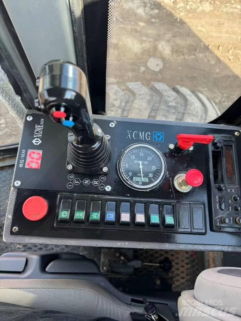 XCMG GR 2153 平地机/推土机