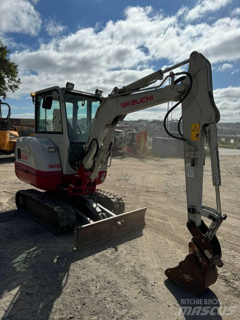 Takeuchi TB 230 小型挖掘机