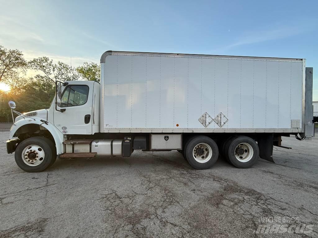Freightliner M 106 厢式货车