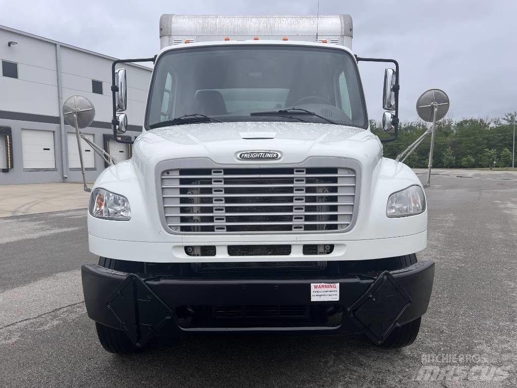 Freightliner M 106 厢式货车