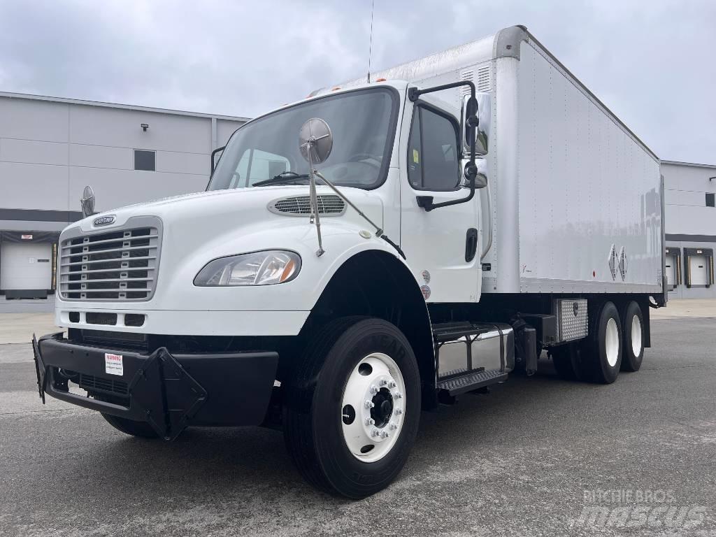 Freightliner M 106 厢式货车