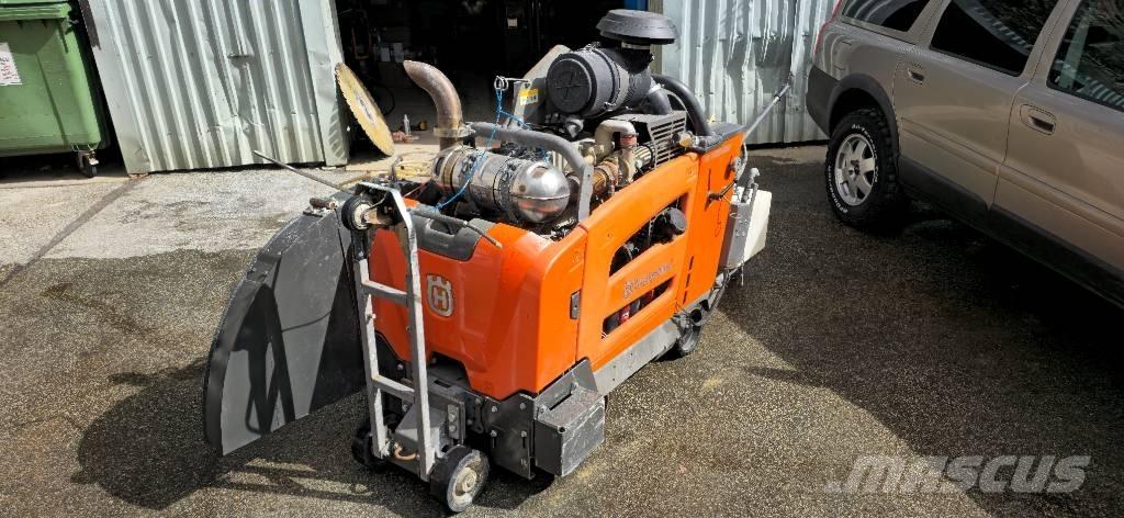 Husqvarna fs7000 挖沟机
