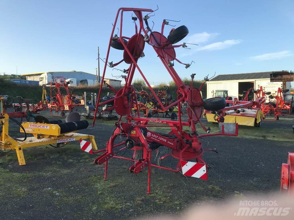 Lely LOTUS 770 犁耙和摊草机