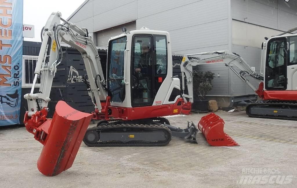 Takeuchi TB225 小型挖掘机