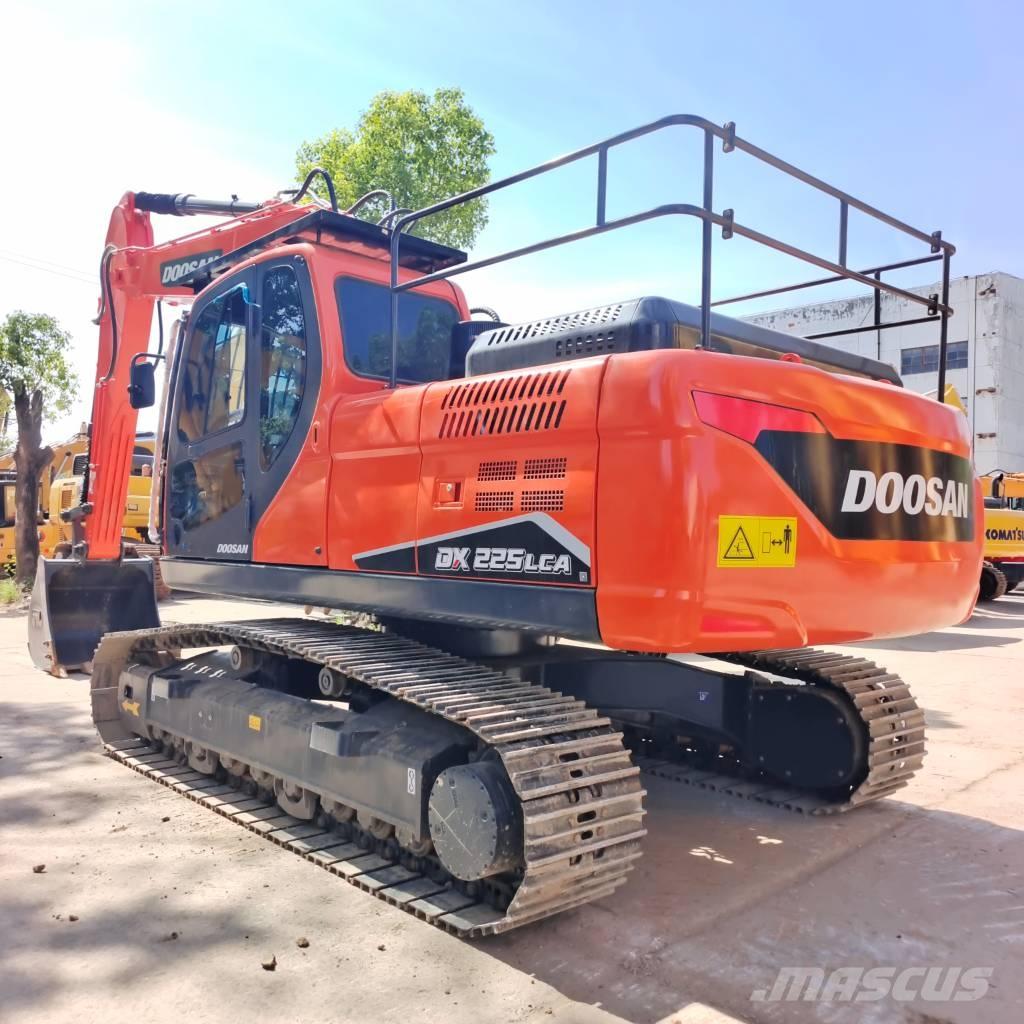 Doosan DX 225 LCA 履带挖掘机