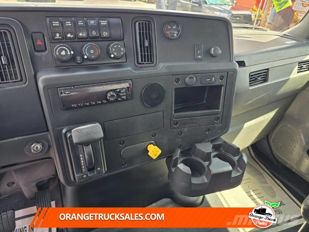 International MV607 平板栏板货车