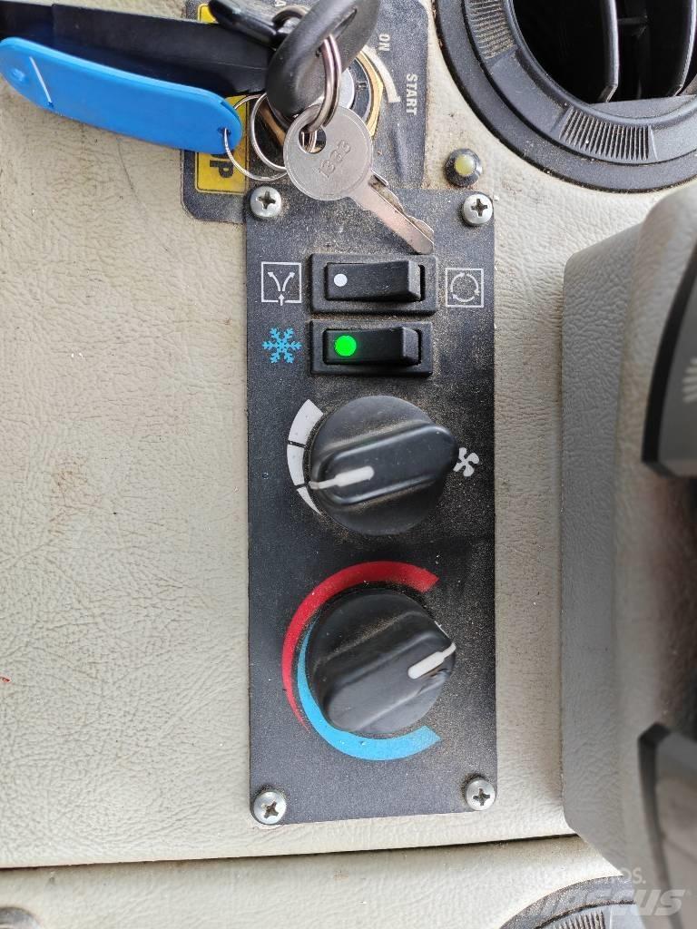 Lännen 8600 E 反铲装载机