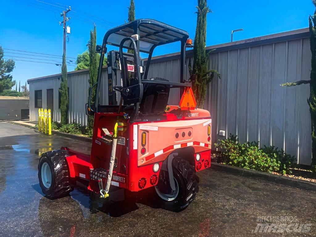 Moffett M55 车载式叉车