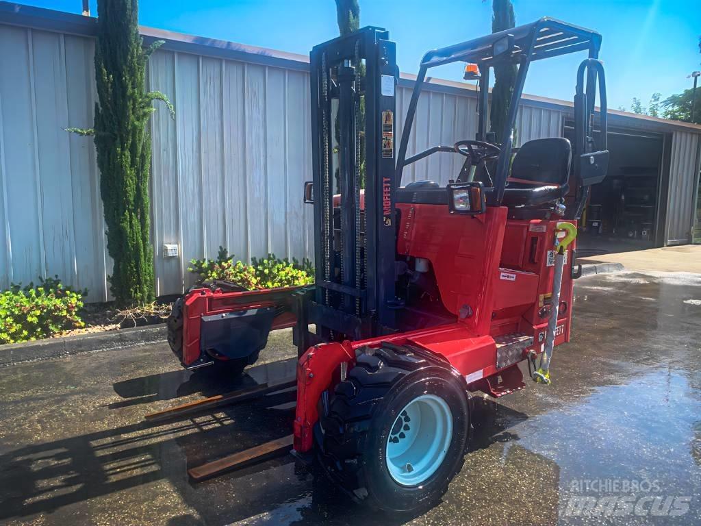 Moffett M55 车载式叉车