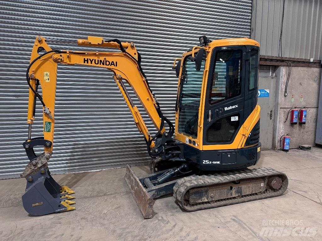 Hyundai R25Z-9 AK 小型挖掘机