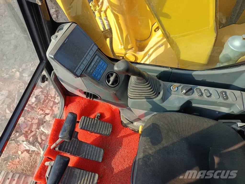 Komatsu PC 138 履带挖掘机