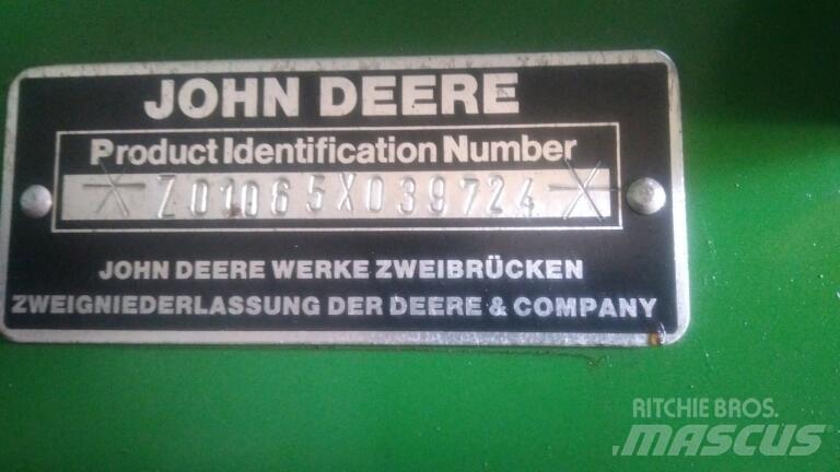 John Deere 1065 联合收割机
