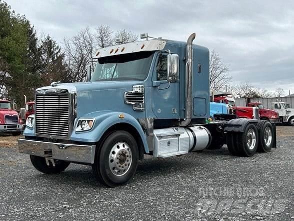 Freightliner 122SD 牵引车