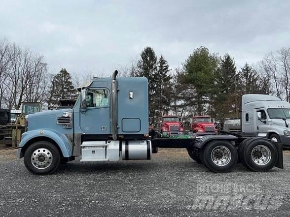 Freightliner 122SD 牵引车