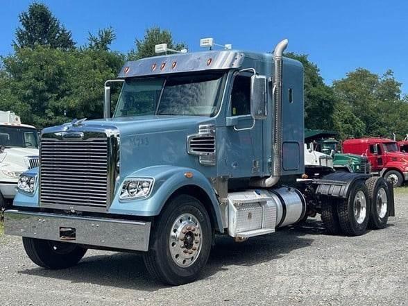Freightliner 122SD 牵引车