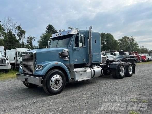 Freightliner 122SD 牵引车