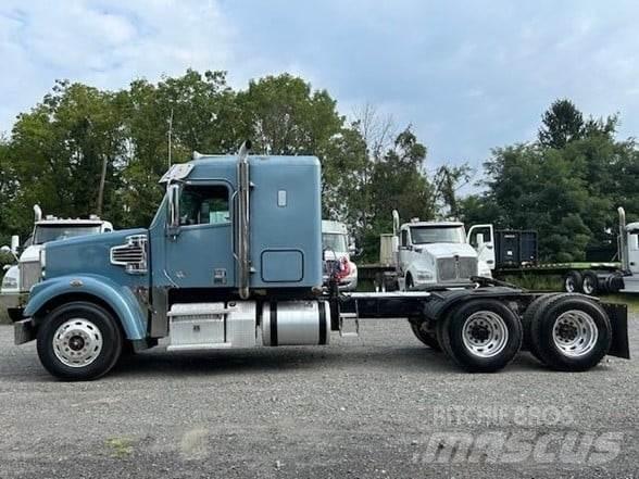 Freightliner 122SD 牵引车