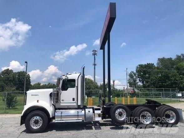 Kenworth W900 牵引车
