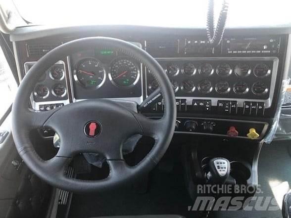 Kenworth W900 牵引车