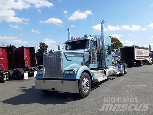 Kenworth W900 牵引车