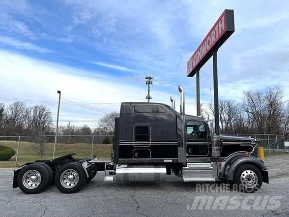 Kenworth W900 牵引车