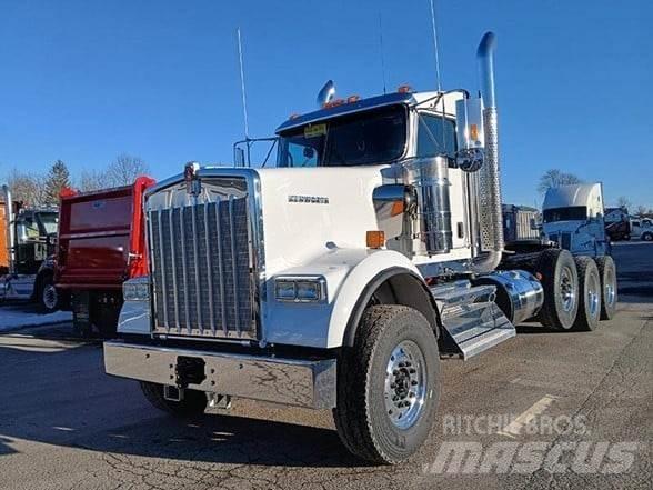 Kenworth W900B 牵引车