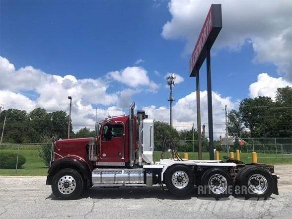 Kenworth W900B 牵引车