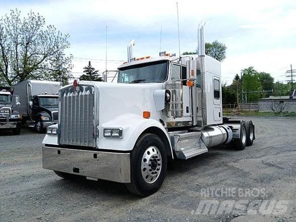 Kenworth W900L 牵引车