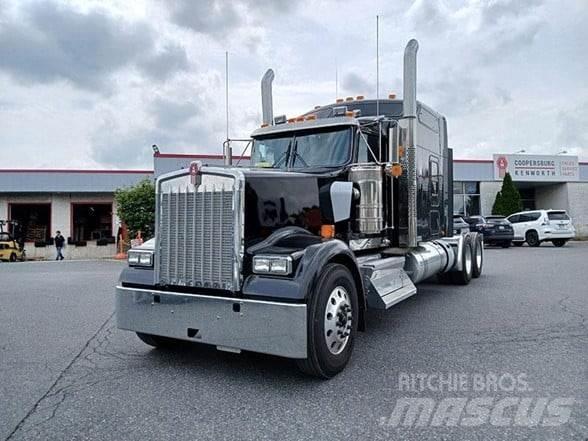 Kenworth W900L 牵引车