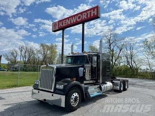 Kenworth W900L 牵引车