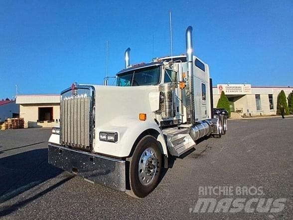 Kenworth W900L 牵引车