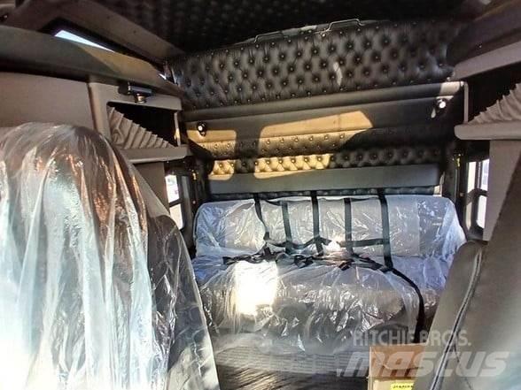 Kenworth W900L 牵引车