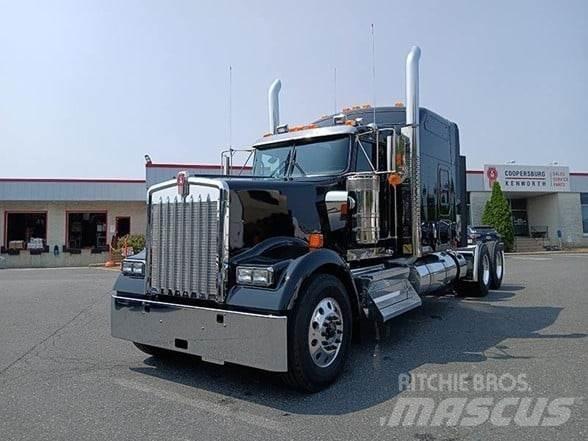 Kenworth W900L 牵引车