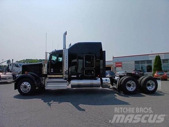 Kenworth W900L 牵引车