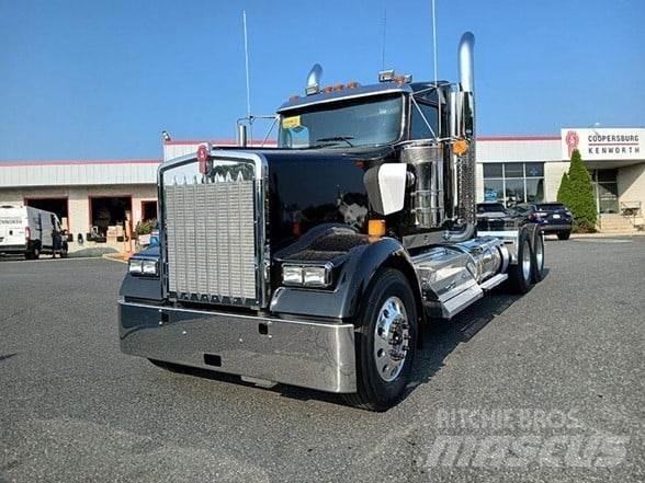 Kenworth W900L 牵引车